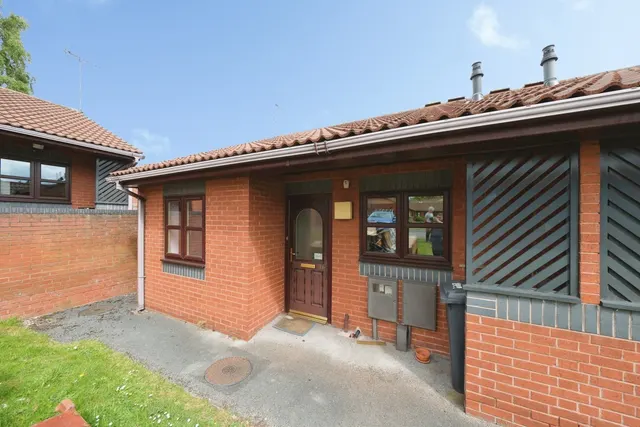 Rockley Way, Shirebrook, Mansfield, Derbyshire, NG20, photo 1