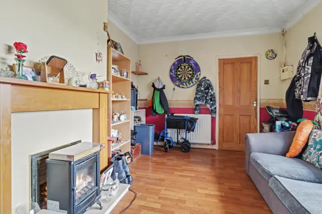 URMSTON Place, Stoke On Trent, photo 2