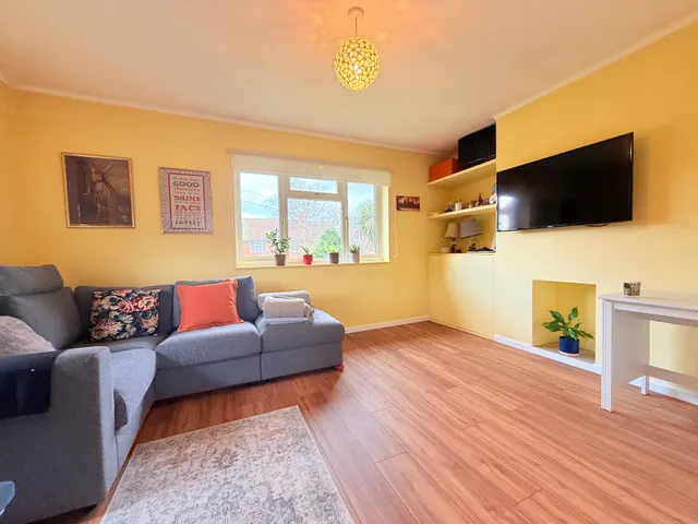 Wetherby Close, Northolt, UB5, photo 2