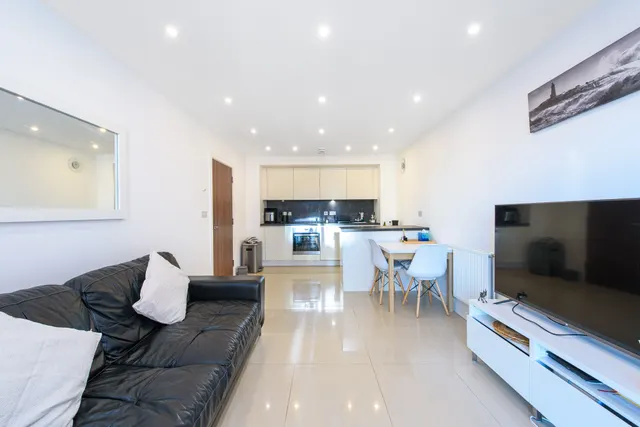Photo 2 — 47 Goshawk Court, 5 Shearwater Drive, London