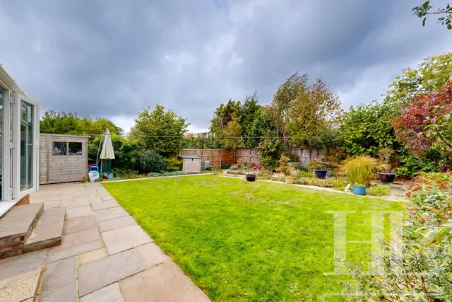 Eastwood, Crawley, RH10, photo 2