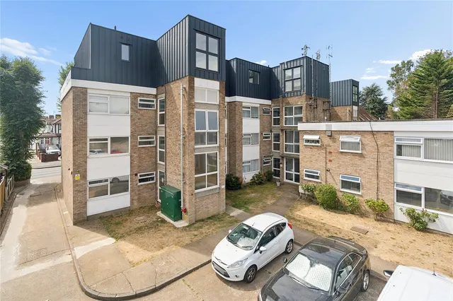 Neale Court, Upminster Road, Hornchurch, RM11, photo 1