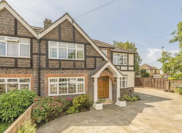 Hampton Court Avenue, East Molesey, KT8, photo 1