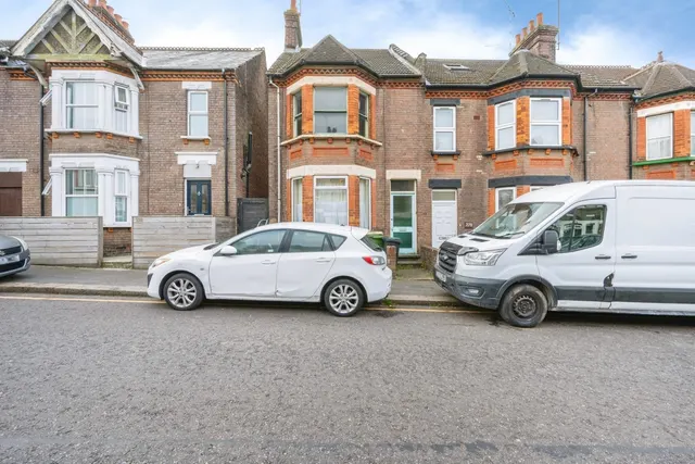 High Town Road, Luton, LU2, photo 1