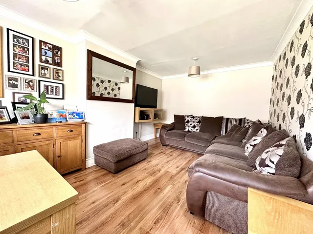 House Under Offer with 2 bedrooms in Harlow, CM18, photo 2