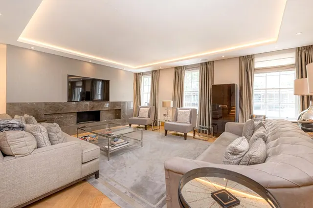 Photo 3 — Upper Grosvenor Street, Mayfair, London