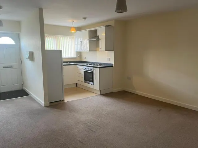 Wellington Court, BD6, photo 3