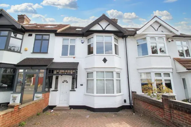 Buckhurst Way, Buckhurst Hill, IG9