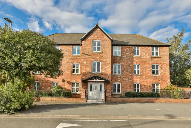 Vestry Gardens, Coney Hill, Gloucester, GL4, photo 1
