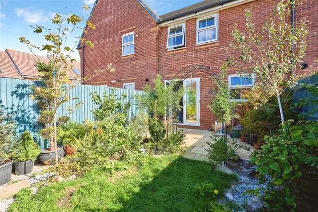 Lambert Lane, East Cowes, PO32, photo 2