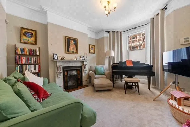 Photo 3 — Radnor Park Crescent, Folkestone, Kent, CT19