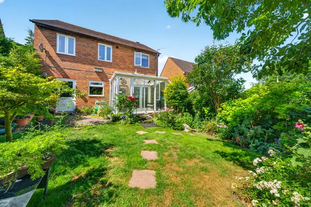 4 bedroom house — King Charles Road, Shenley, Radlett, WD7