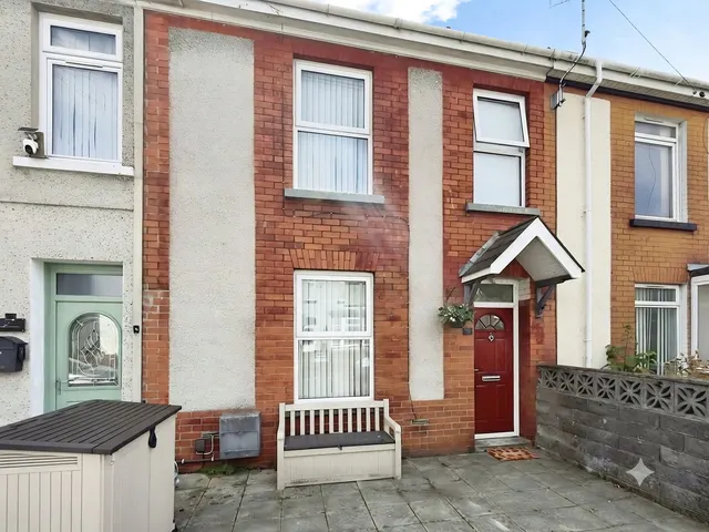 Armine Road, Fforestfach, photo 1