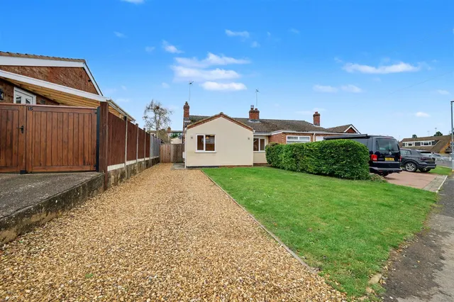 Northleigh Grove, Market Harborough, LE16, photo 1