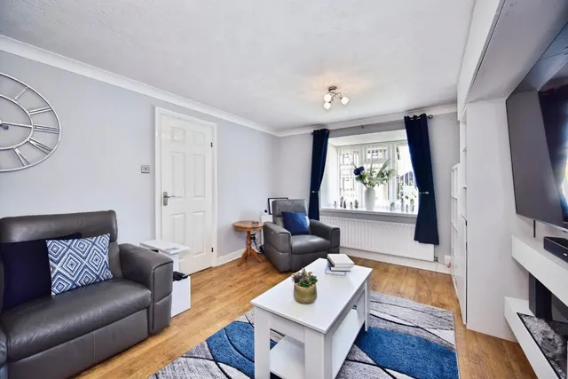 Vaughan Drive, Kemsley, ME10, photo 2