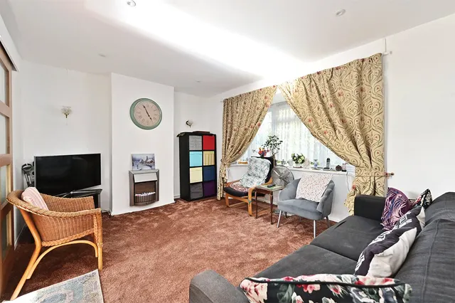 Photo 2 — Sand Hill, Farnborough, Hampshire, GU14 8ER