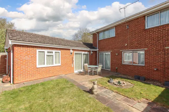 Photo 2 — Arundel Close, Hemel Hempstead, Hertfordshire, HP2 4QR