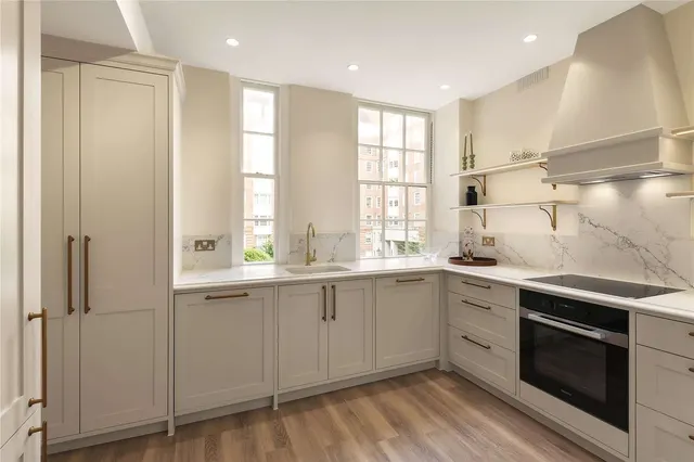 Photo 3 — Whiteheads Grove, London, SW3 3HF