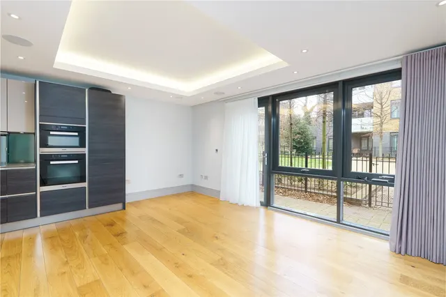 Photo 2 — Benjamin House, Cecil Grove, St John's Wood, London, NW8 7EF