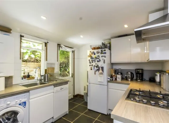 Elfin Grove, Teddington, TW11, photo 3
