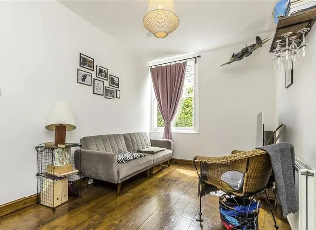 Elfin Grove, Teddington, TW11, photo 2