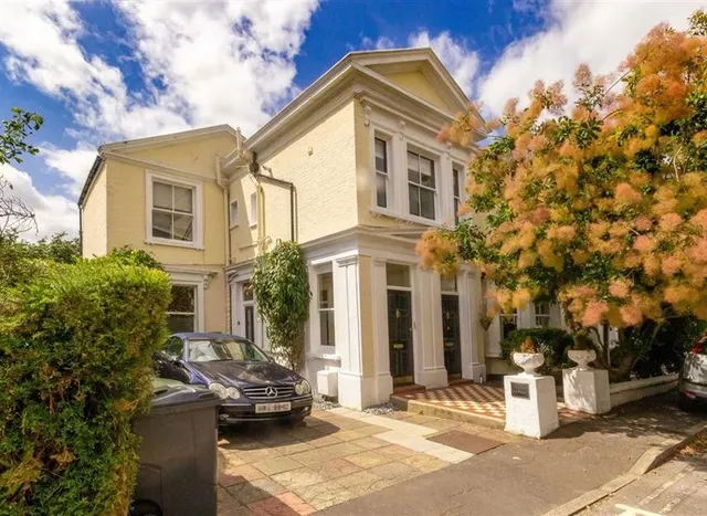 Elfin Grove, Teddington, TW11, photo 1