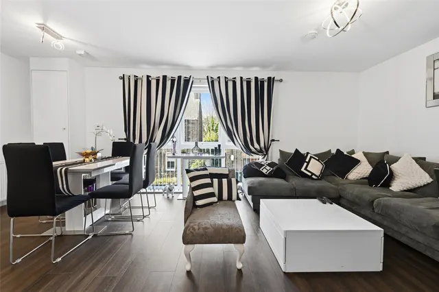 Glover Street, Perth, PH2, photo 2