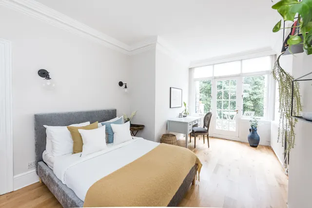Photo 3 — 10 Pelham Street, London