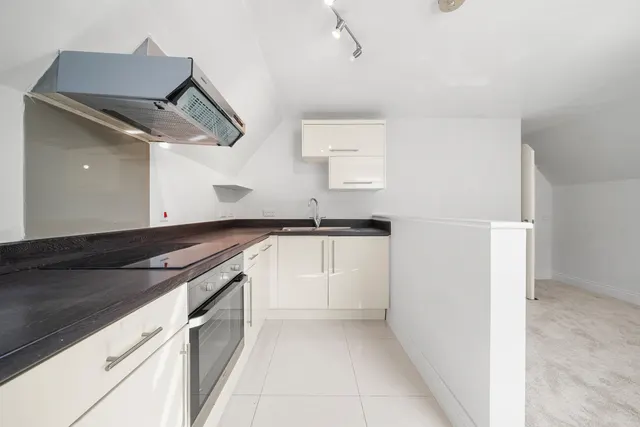 Crouch Oak Lane, Addlestone, KT15, photo 3
