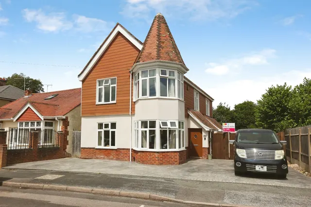 Grove Avenue, Gosport, photo 1