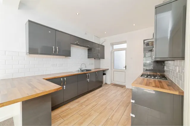 Andrew Street, Llanelli, SA15, photo 2