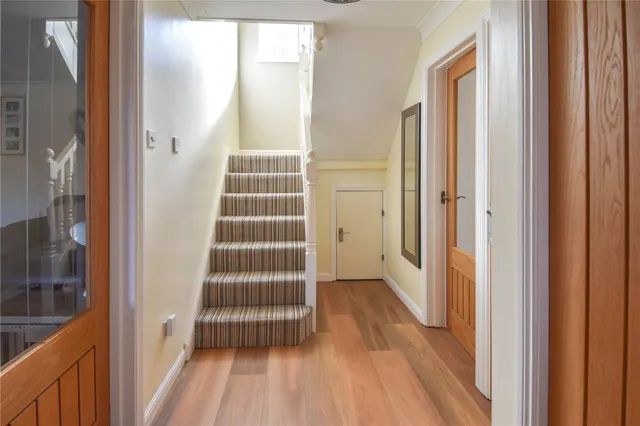 High Meadows, Stoke Heath, B60, photo 2