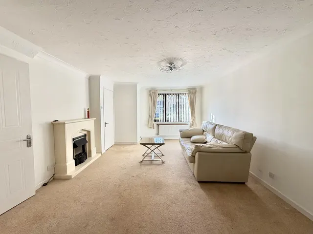Doulton Gardens, Poole, BH14, photo 2