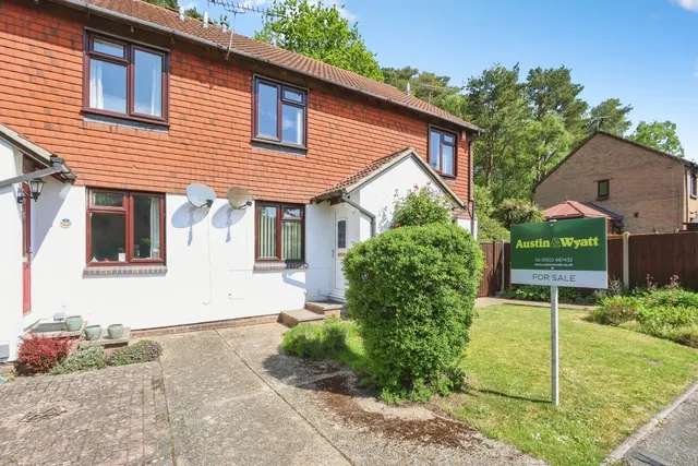 Larch Close, Creemoor, BH17, photo 1