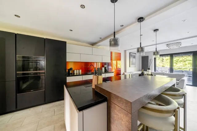 Cabrera Avenue, Virginia Water, GU25, photo 2