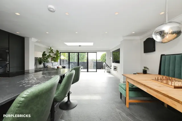 Cavell Road, Waltham Cross, EN7, photo 1