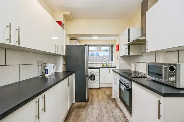 Commercial Road, Nottingham, NG6, photo 1