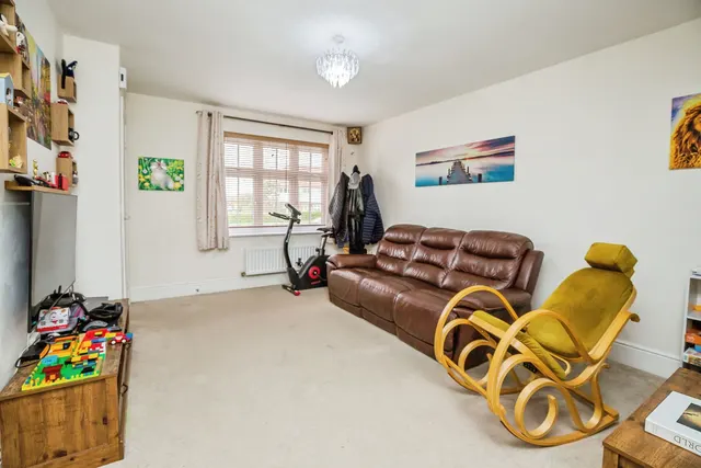 Photo 3 — Mercia Grove, Chester