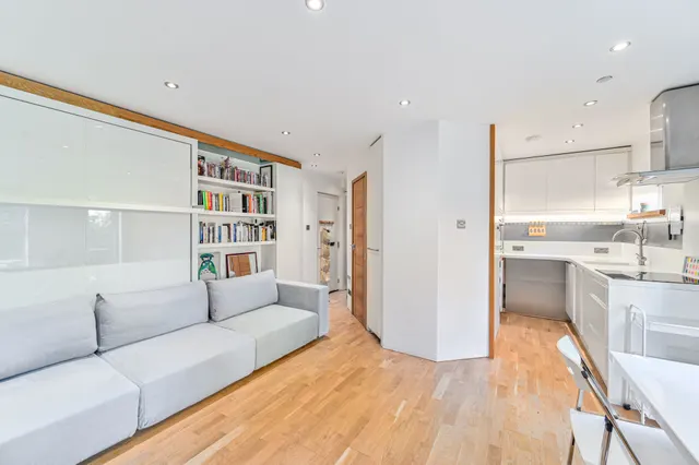 Photo 3 — 11 Wycherley Close, London