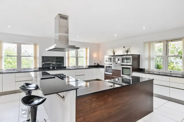 Photo 3 — Mountview Road, Esher, KT10