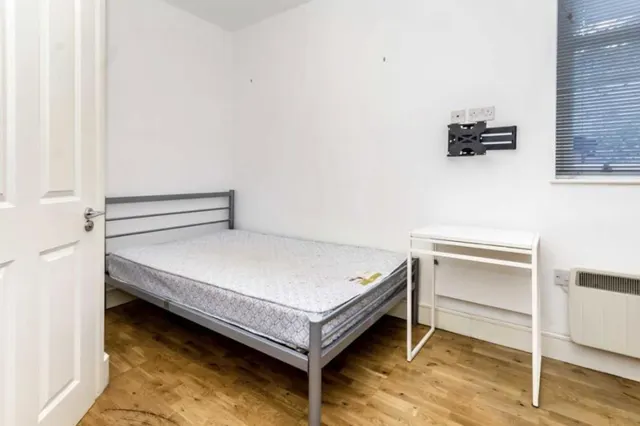 Castletown Road, London, W14, photo 1