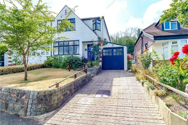 Valley Road, Kenley, CR8, photo 1