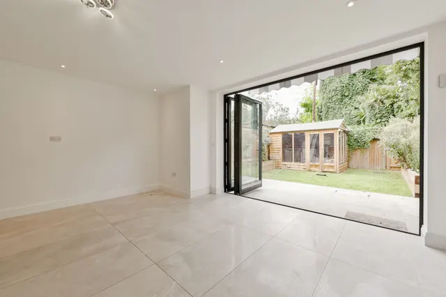 Flat 1, 76a Northfield Avenue, West Ealing, photo 1