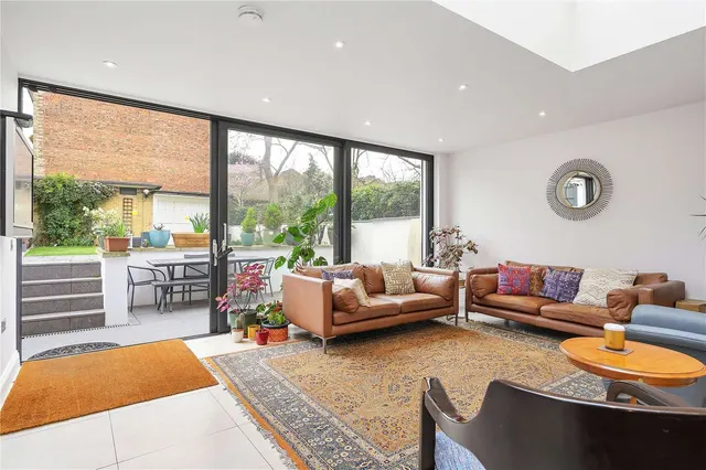 Photo 2 — Northchurch Road, Islington, London, N1 3JD