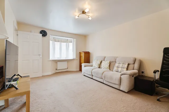 Photo 3 — Hundred Acre Way, Red Lodge, Bury St. Edmunds