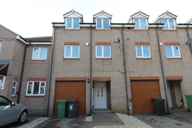 Ashby Crescent, Leeds, photo 1