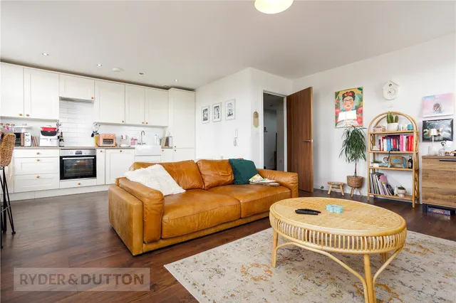 Victoria Street, Glossop, SK13, photo 1