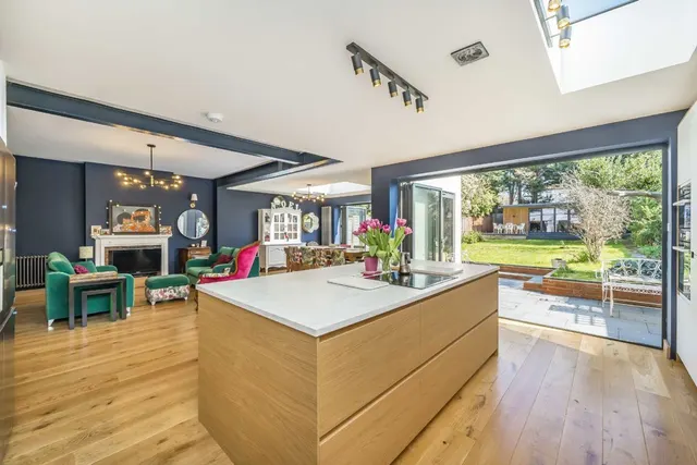 Abbotswood Road, SW16, photo 2