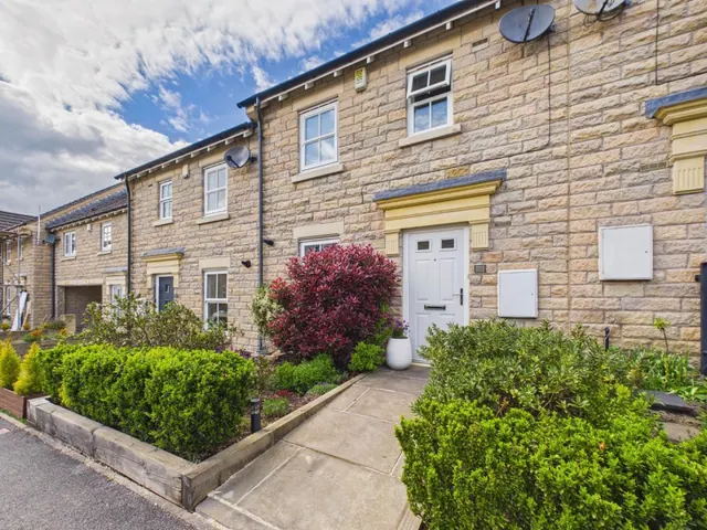 3 bedroom house — Odile Mews, Eldwick, Bingley