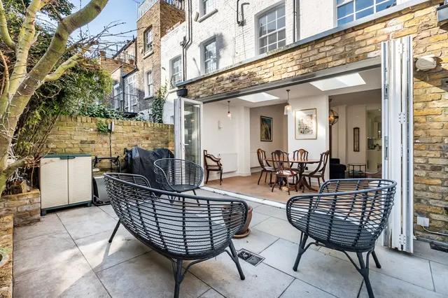 Photo 3 — Moreton Street, London, SW1V